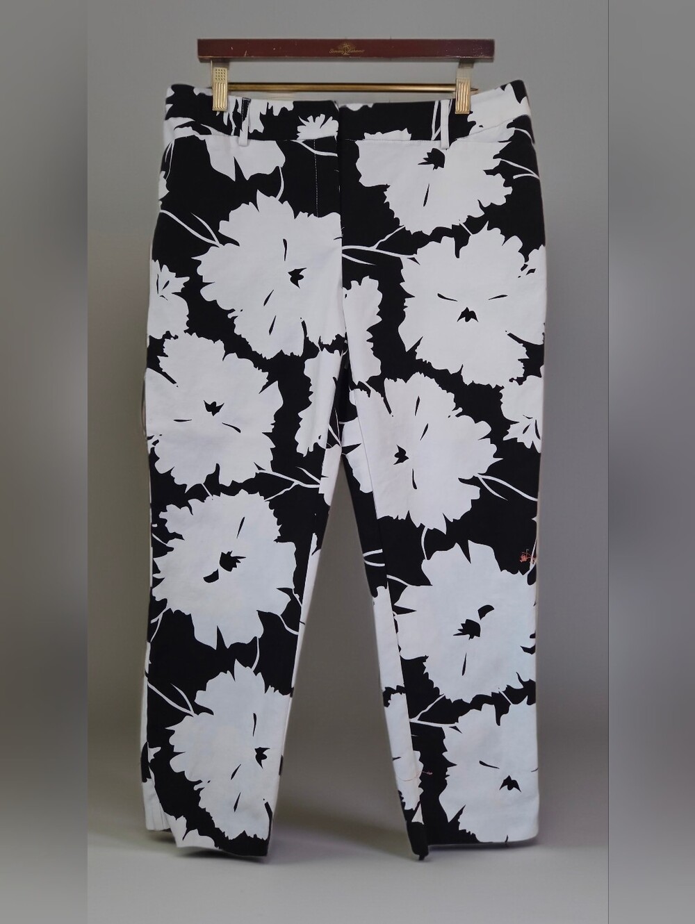 Liz Claiborne Black & White Bold Floral Ankle Pants Size 12
